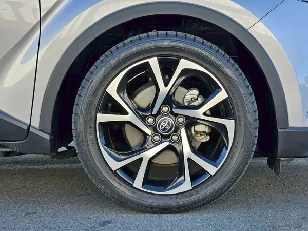 2018 Toyota C-HR Hybrid G LED Edition Dual Tone Carousel 9