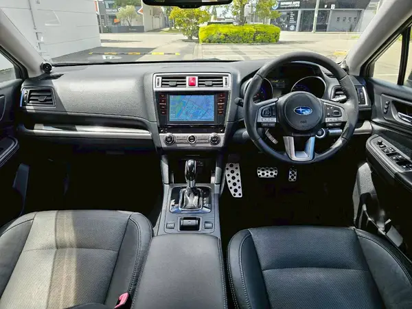 2015 Subaru Outback 2.5 AWD Limited Model Carousel 5