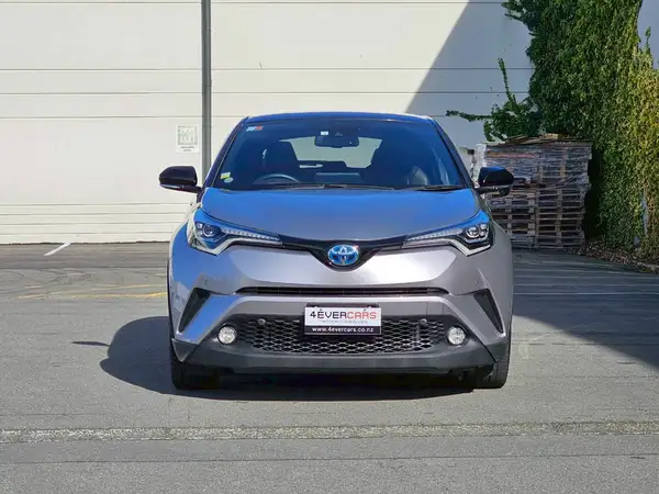 2018 Toyota C-HR Hybrid G LED Edition Dual Tone Carousel 5
