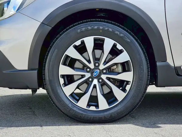 2015 Subaru Outback 2.5 AWD Limited Model Carousel 1