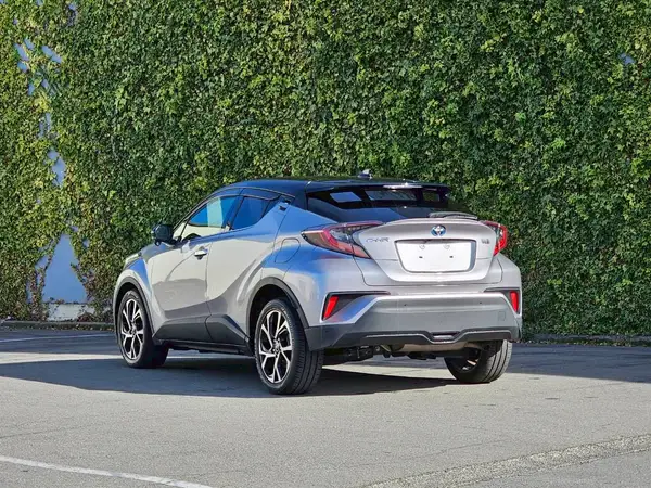 2018 Toyota C-HR Hybrid G LED Edition Dual Tone Carousel 6