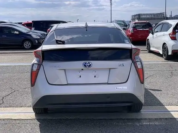 2017 Toyota Prius 1.8S Hybrid Carousel 4