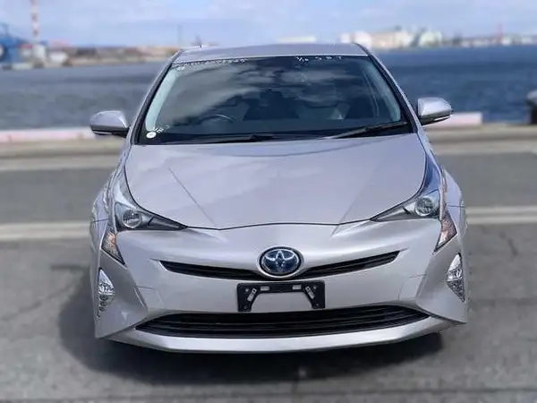 2017 Toyota Prius 1.8S Hybrid Carousel 3