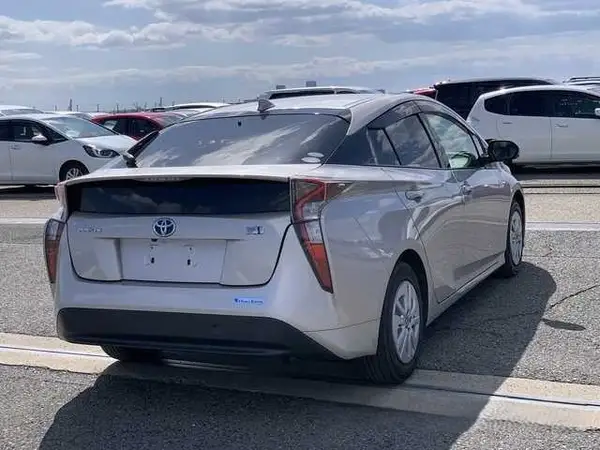 2017 Toyota Prius 1.8S Hybrid Carousel 2