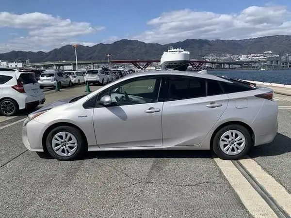 2017 Toyota Prius 1.8S Hybrid Carousel 5