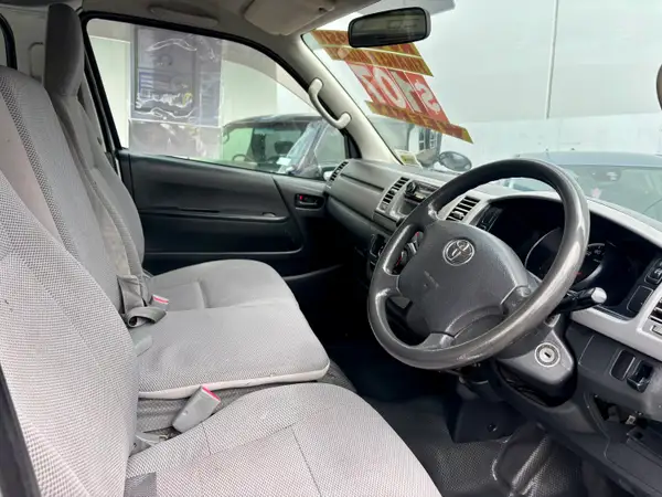 2009 Toyota Hiace Carousel 9