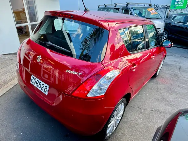 2012 Suzuki Swift LTDA Carousel 7