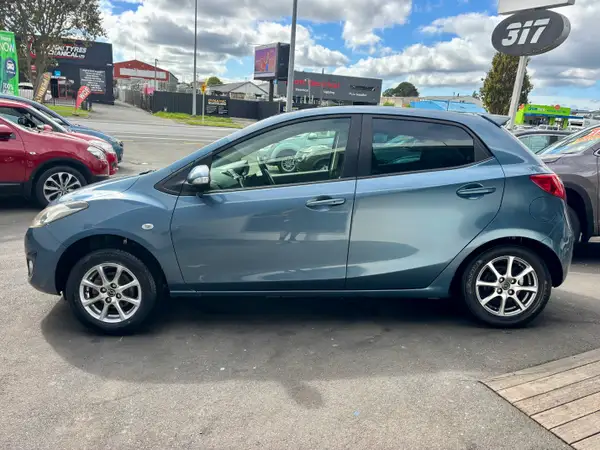 2013 Mazda Demio Carousel 4