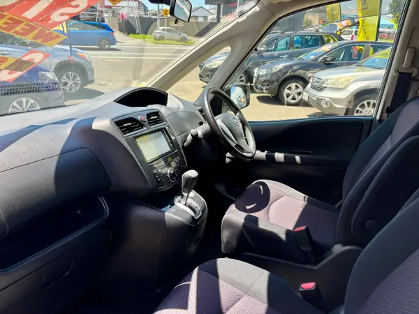 2013 Nissan Serena Carousel 9