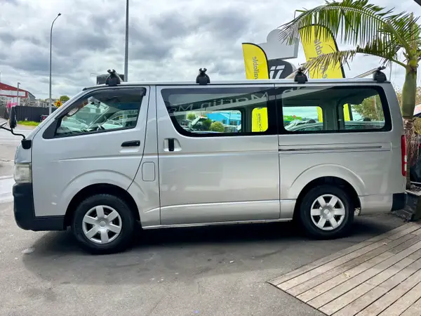 2009 Toyota Hiace Carousel 4
