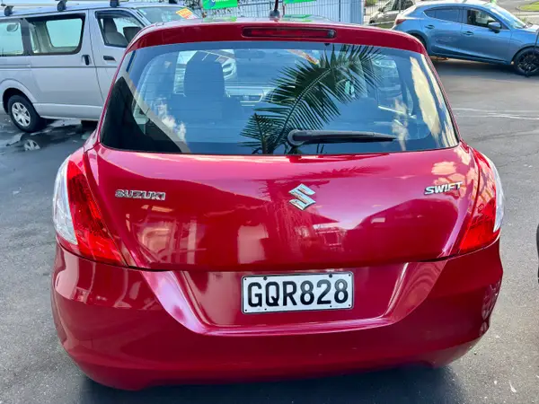 2012 Suzuki Swift LTDA Carousel 6