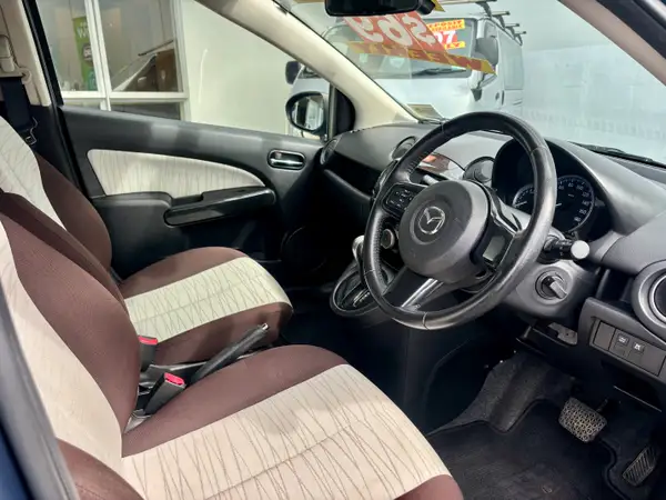 2013 Mazda Demio Carousel 9