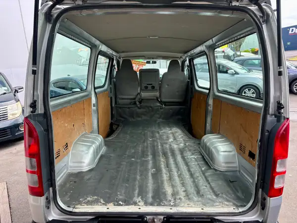 2009 Toyota Hiace Carousel 7