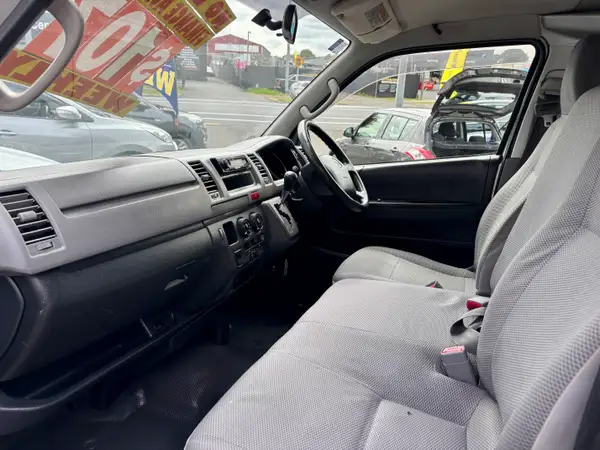 2009 Toyota Hiace Carousel 10