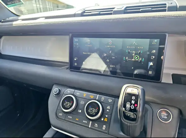 2023 Land Rover Defender 110 D300 S 3.0DT/4WD Carousel 7