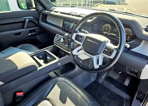 2023 Land Rover Defender 110 D300 S 3.0DT/4WD Carousel 5