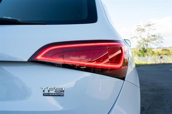 2016 Audi Q5 2.0T QUATTRO SLINE COMPETITION Carousel 8