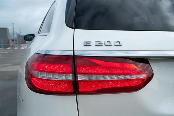 2018 Mercedes-Benz E 200 SPORT AVANTGARDE ESTATE WAGON Carousel 9