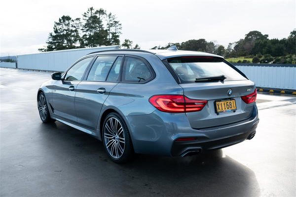 2017 BMW 530i M-SPORT TOURING B48 WAGON Carousel 10