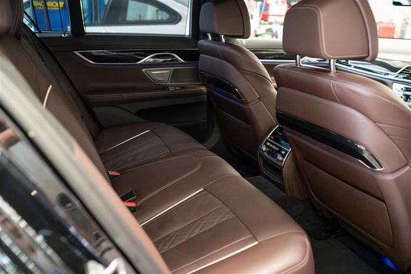 2019 BMW 740i MOTORSPORT LUXURY FLAGSHIP Carousel 18