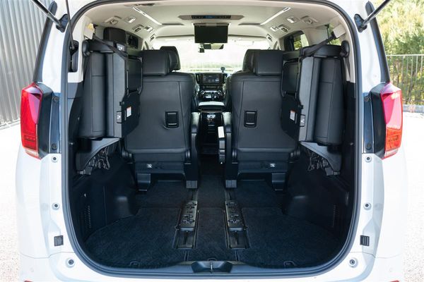 2020 Toyota Alphard 3.5L V6 SC FACELIFT PILOT SEATS Carousel 6