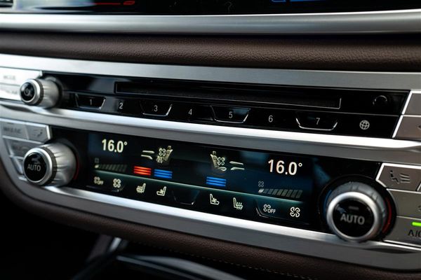 2019 BMW 740i MOTORSPORT LUXURY FLAGSHIP Carousel 17