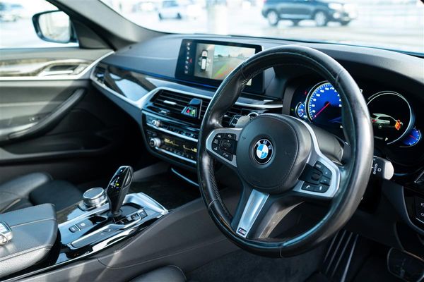 2017 BMW 530i M-SPORT TOURING B48 WAGON Carousel 13