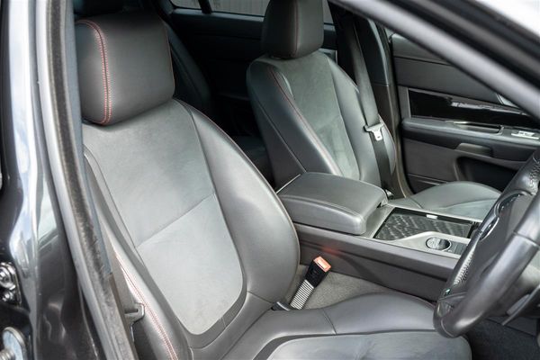 2015 Jaguar XF 2.0T R- SPORT LIMITED EDITION Carousel 14