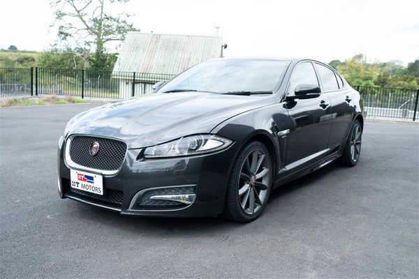 2015 Jaguar XF 2.0T R- SPORT LIMITED EDITION Carousel 9