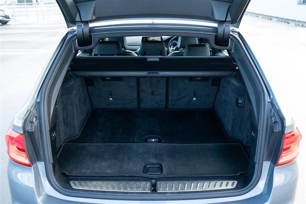 2017 BMW 530i M-SPORT TOURING B48 WAGON Carousel 9