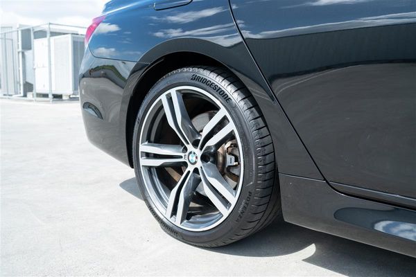 2019 BMW 740i MOTORSPORT LUXURY FLAGSHIP Carousel 5