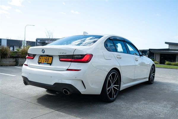 2019 BMW 330i MOTORSPORT M-SPORT IMMACULATE Carousel 3