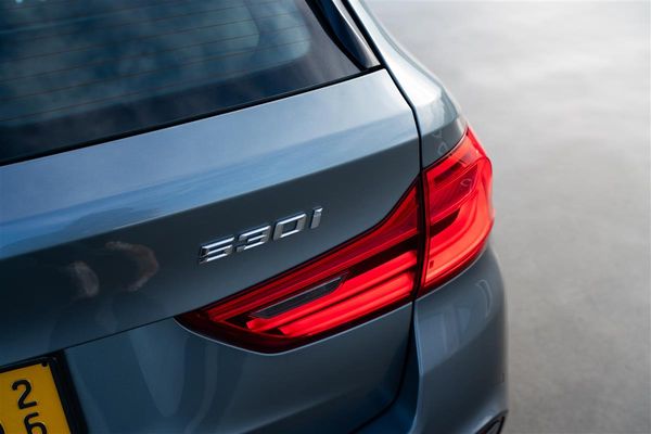 2017 BMW 530i M-SPORT TOURING B48 WAGON Carousel 8