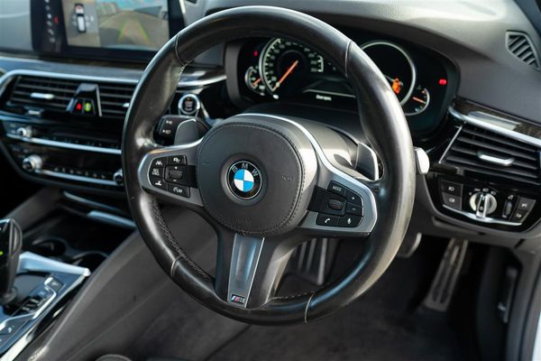 2017 BMW 540i B58 X-DRIVE TOURING M-SPORT Carousel 12