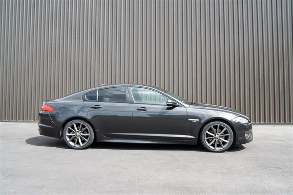 2015 Jaguar XF 2.0T R- SPORT LIMITED EDITION