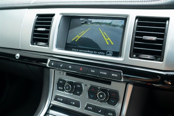 2015 Jaguar XF 2.0T R- SPORT LIMITED EDITION Carousel 19