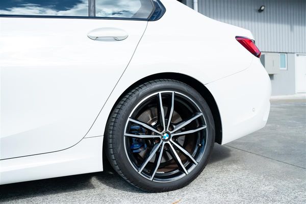 2019 BMW 330i MOTORSPORT M-SPORT IMMACULATE Carousel 9