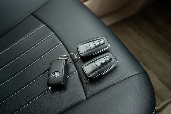 2019 Toyota Land Cruiser PRADO TX FACELIFT 18,000KMS ONLY Carousel 17