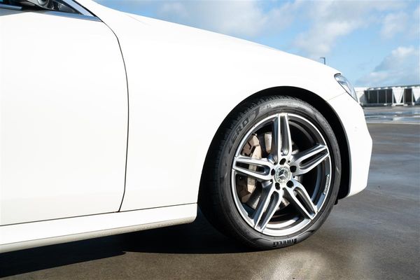 2019 Mercedes-Benz E 300 E300 AMG SPORT PACK GRADE 4.5 Carousel 3