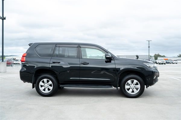 2019 Toyota Land Cruiser PRADO TX FACELIFT 18,000KMS ONLY