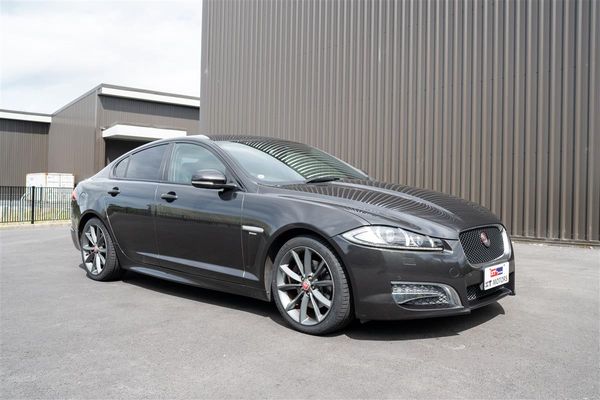 2015 Jaguar XF 2.0T R- SPORT LIMITED EDITION Carousel 2