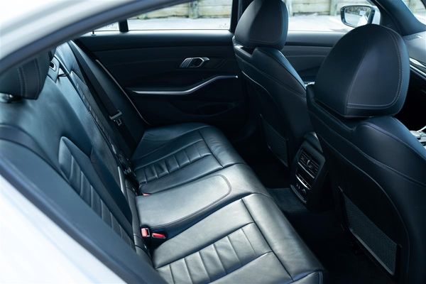 2019 BMW 330i MOTORSPORT M-SPORT IMMACULATE Carousel 16