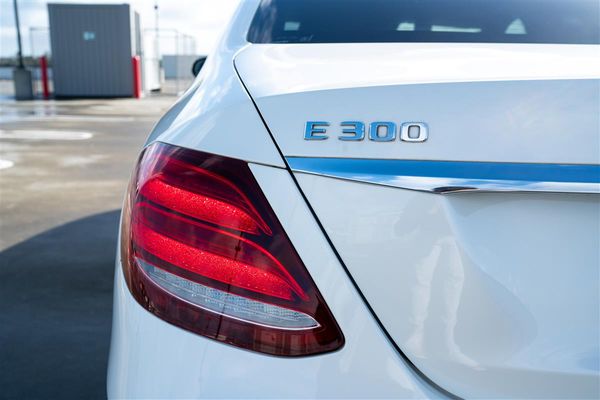 2019 Mercedes-Benz E 300 E300 AMG SPORT PACK GRADE 4.5 Carousel 5