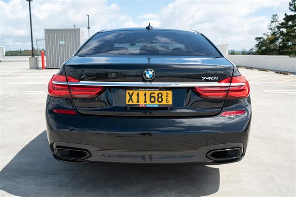 2019 BMW 740i MOTORSPORT LUXURY FLAGSHIP Carousel 7