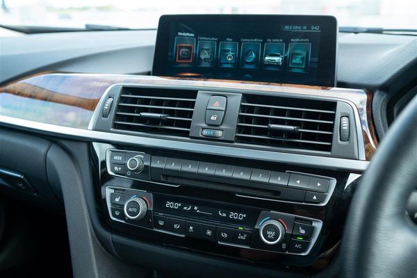 2017 BMW 340i LCI LUXURY LINE B58 240KW Carousel 18