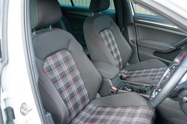 2018 Volkswagen Golf GTI GTI DYNAMIC PACK DCC GRADE 4.5 Carousel 15