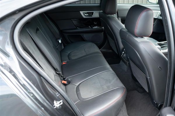 2015 Jaguar XF 2.0T R- SPORT LIMITED EDITION Carousel 15