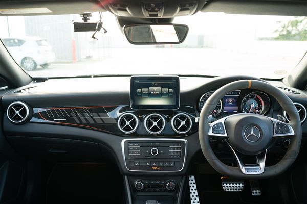 2015 Mercedes-Benz CLA 45 AMG ORANGE ART EDTION Carousel 15