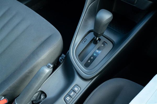 2020 Toyota Yaris 1.5X HYBRID NEW SHAPE BLUETOOTH Carousel 18