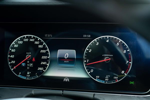 2018 Mercedes-Benz E 200 SPORT AVANTGARDE ESTATE WAGON Carousel 17
